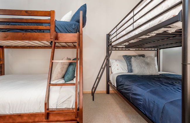 CENTRALLY Located 3-Br Home | TRUE Ski In/Out | FREE access to Pools & Hot Tubs - Foto 2