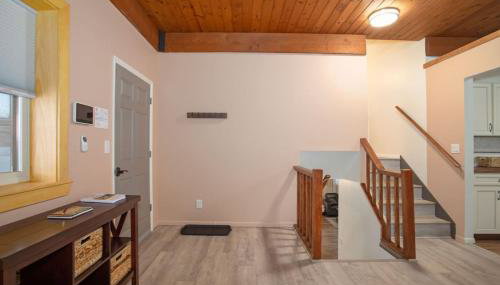 Fly Away Home with Aurora Views - Foto 2