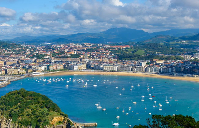 San Sebastian Coast Catamaran Trip - Foto 1