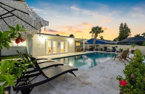 Brand New Saltwater Pool! - Waterfront Canal - Luxury Home - Foto 64