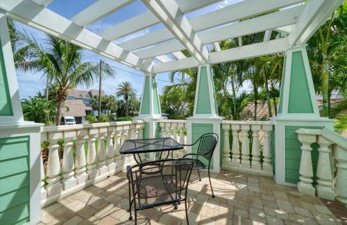 Waterfront Luxury w/ Heated Salt Pool & Golf Cart - Foto 25