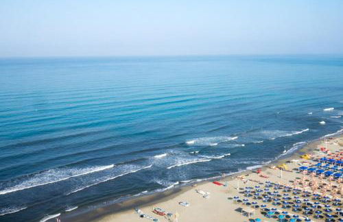 Elegante appartamento a 20mt dalla spiaggia con garage - Foto 44
