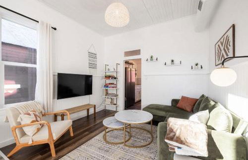 Historic Boho Brothel Lake Retreat Fast Wifi - Foto 10