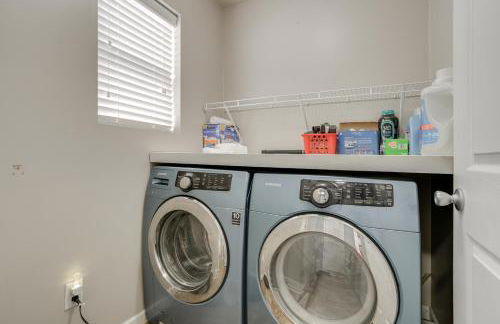 Spacious Family Getaway with Yard in Kalamazoo! - Foto 25