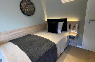 Five Studios - Premium Rooms with King Size Bed, Kitchen, AC, close to Ramstein Air Base - Foto 2