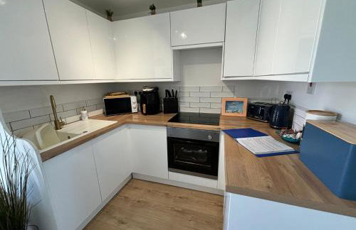 288, Two bed Chalet on Belle Aire Holiday Park - With private veranda, sleeps 5, pet friendly, free Wi-Fi, bed linen and towels included and onsite entertainment available - Foto 8