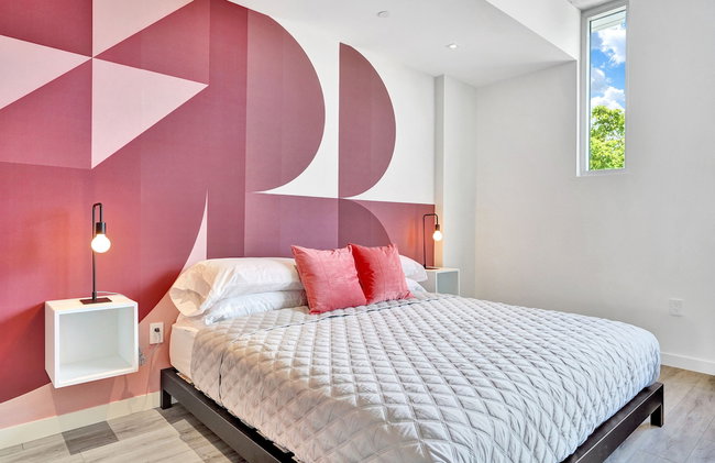 Design District Suites - Photo 31