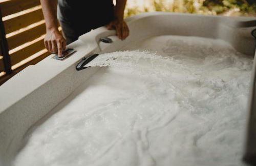 Cabin Minutes to Mt Rainier - EV, HotTub, 2 Queen and Twin - Photo 34