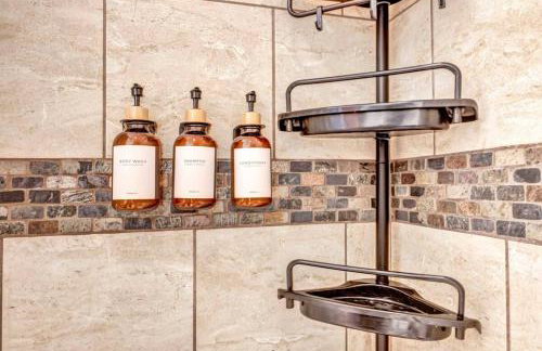 Lofts on E 4th, WALK TO CAVS, Sleeps 6 - Foto 13