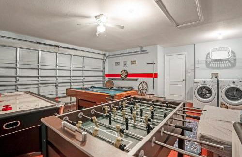 Upstay Lakeside Retreat w Private Pool and Game Room - Foto 22