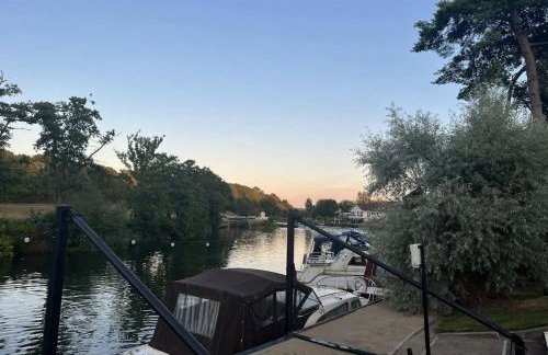 Riverside 2 Bed Cabin With Paddle Boards & Bikes - Foto 25