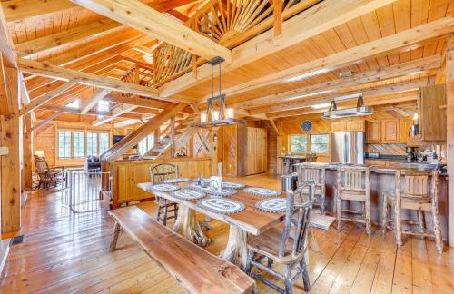 Athol Cabin with Deck and Fire Pit, 10 Mi to Lake - Foto 2