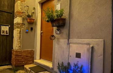 Altrove, lontano quanto basta - Foto 1