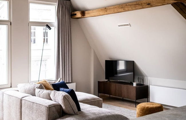 City-view Loft With Wooden Beams and Mezzanine - Foto 5