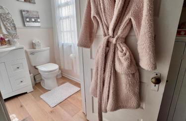 Across The Inn historic luxury Colonial 3BR House with Fast Wi-Fi - Foto 6