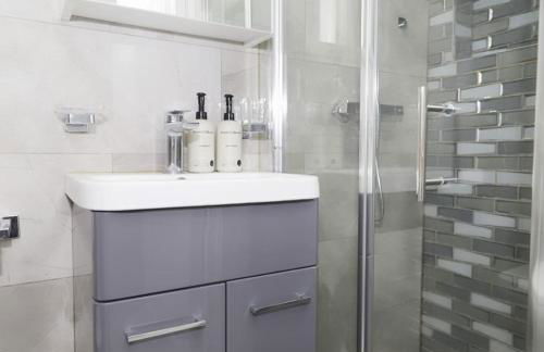 Stylish London Flat with Garden, Close to City - Foto 15