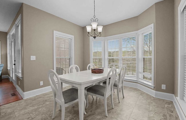 Sleeps 22, Lakefront w/ Private Dock & Pool, 2 Houses Lake Living by Avantstay - Foto 21