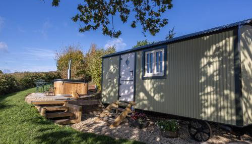 Abbey Farm Glamping & Cottage - Foto 2, Garden, Garden view