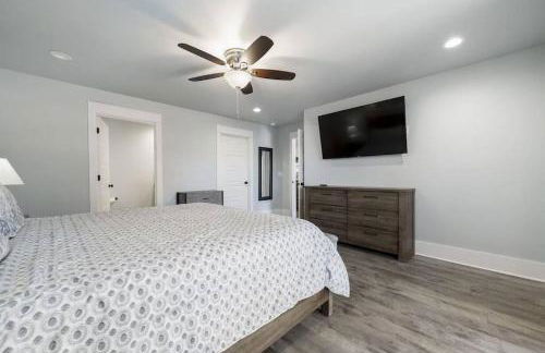 The Fox Den 4BR/3BA- Near HWY 12 Bridge-Lakefront - Foto 31