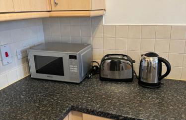 Apt sleeps 5-Netflix-parkg-near City Centre-Etihad-Coop live - Foto 4