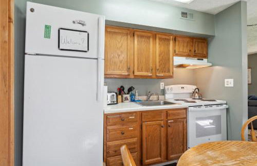 8BR 5BA Huge Dog Friendly Log Cabin near Wisconsin Dells and Lake sleeps 25plus - Foto 43