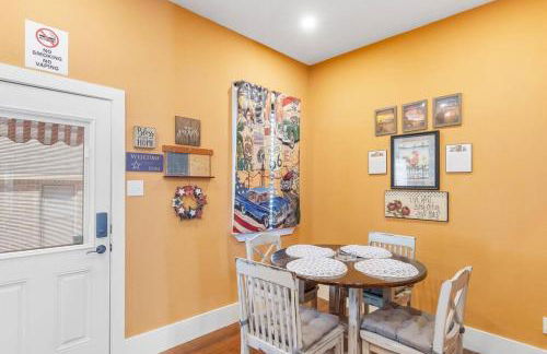 Stockyards-3/4 mile away!-Sleeps 8-Americana House - Foto 35