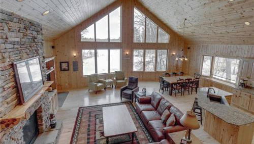 Large Log Home on Lake with Hot Tub - Foto 3, furniture