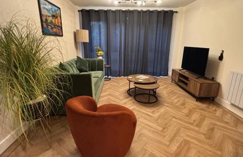 2 Bedroom City Centre garden flat with Secure Parking - Foto 1