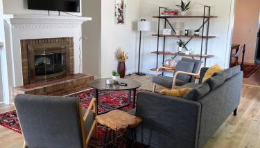Spacious 4 BR 2BA Home with Bar and Fenced Yard - Photo 4