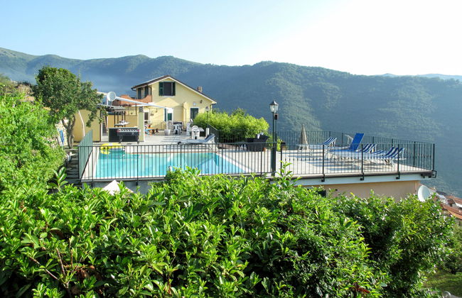14 bedroom House in Prelà with swimming pool and garden - Photo 1