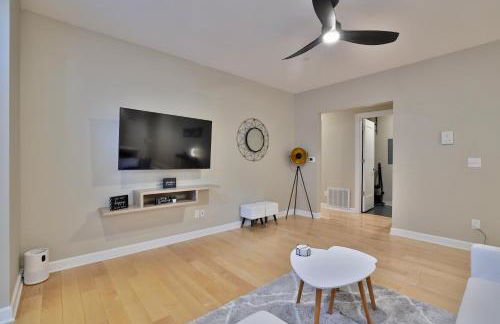 *New* XquisiteMidCenturyM0d~ Condo *OTR* w/Parking - Foto 7