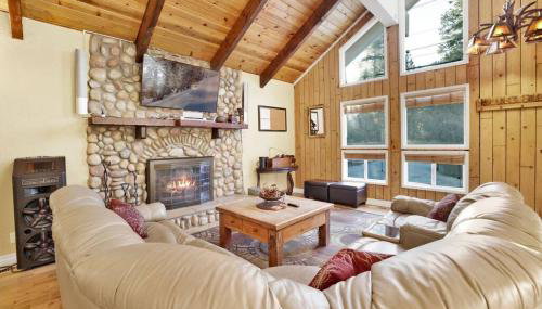 The Cozy Castle at Big Bear~Hot Tub~Games~Central Retreat~ - Foto 1