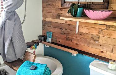 2 Independant Boutique Apartments one sleeps 2 the other sleeps 4, Meadowhall, Sheffield Arena, Free Parking - Foto 7