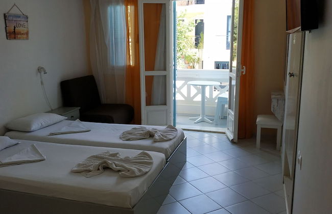 Renia Studios Standard Studio Overlooking the Swimming Pool - Foto 2