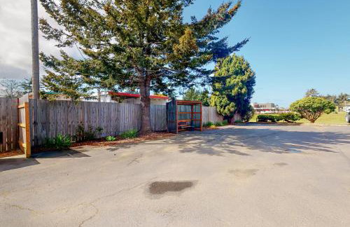 The Lamplighter Inn - Crab Shack and Whale Watching - Photo 19