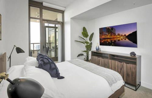 Panoramic Bay and City Views - 2BR, Pool, Gym, Parking - Foto 24