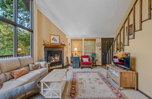 Fox Hollow - Hot Tub, Wifi, Pet Friendly, Screen Porch, Deck, Recreation Center, Pool Access, Golf Nearby, Hiking, Grill, Fireplace, King Bed - Foto 25