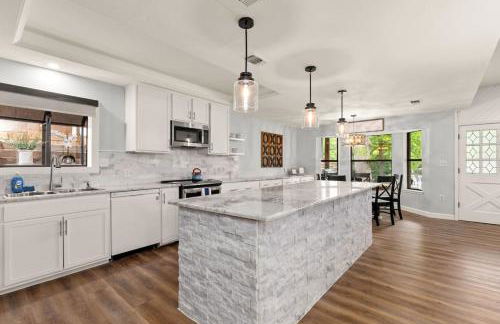 5BR 3.5BA Waterfront Boat, Dock and Kayaks, Lake McQueeney by Austin Vacay - Foto 10