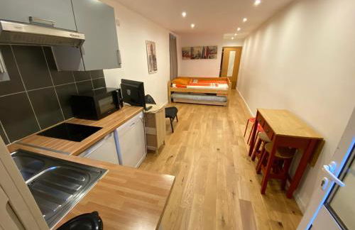 Paris Eiffel Tower et Disney apartments, parkings gratuits et sécurisés, 10 minutes métro to Paris - Foto 17