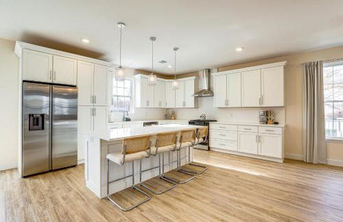 Walk to Keansburg Beach! Family Home with Pool - Foto 13