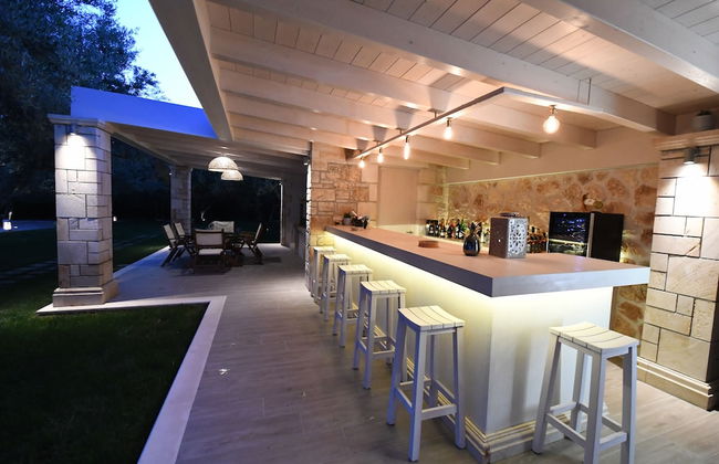 Artina Luxury Villa - Photo 35