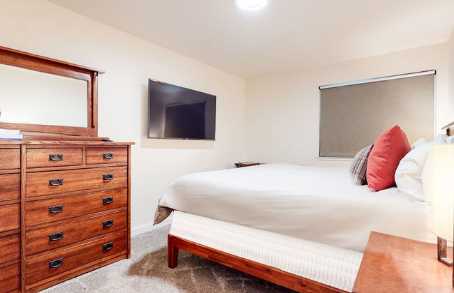 Mid Century Modern Cabin - Walk to Village! - Foto 9