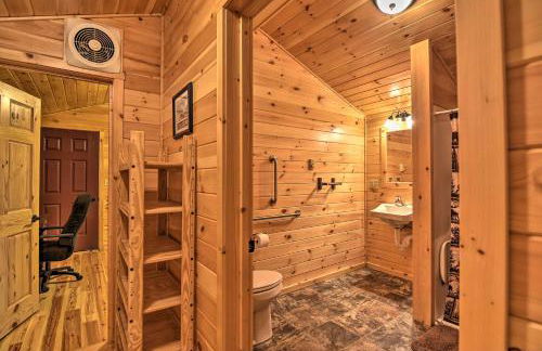 Cozy Anchors Away Cabin Hideaway with Fire Pit! - Foto 14