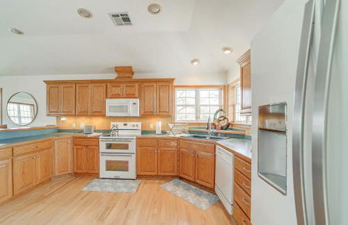 Game Room and Large Yard Vinita Farmhouse! - Foto 2