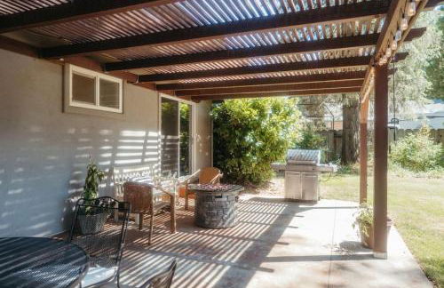 Grass Valley Home with Hot Tub - Photo 8