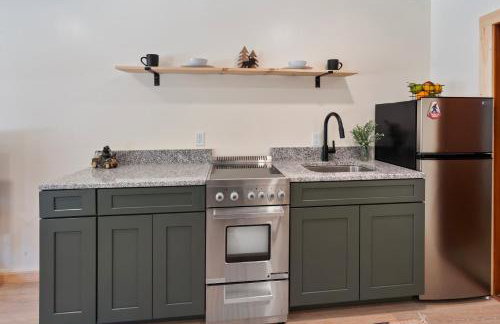 Waterfront 2 bed 2 bath (Suite 2) - Foto 7