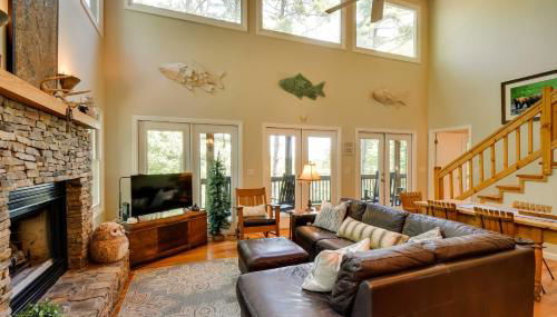 Spacious Georgia Escape with Fireplace, Deck and Grill - Foto 4