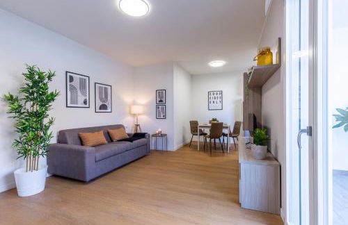 Colombo Palace - viale colombo 358 - Photo 4