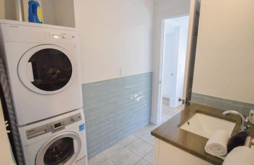 3 Newly Renovated Condos w Water Views - Foto 11