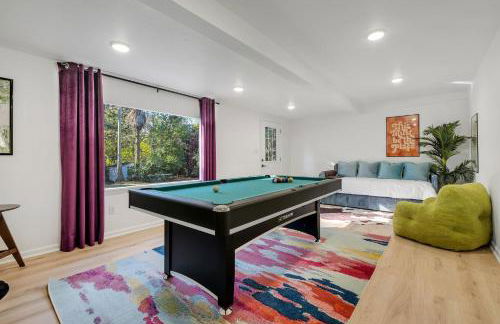 Spacious 4BD - Central Stay with Backyard & Games - Foto 11